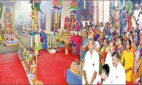 யாக சாலை பூஜை நடந்ததையும், கலந்து கொண்ட பக்தர்களையும் படத்தில் காணலாம்.