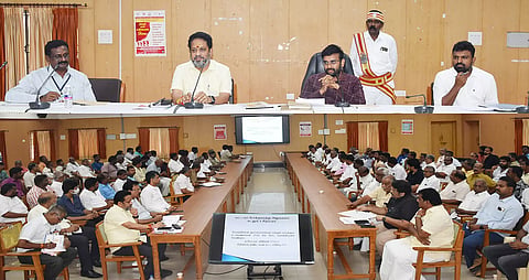 கலெக்டர் அருண் தம்புராஜ் தலைமையில் தனியார் பஸ் உரிமையாளர்கள் மற்றும் போக்குவரத்து கழகத்தினருடன் கலந்தாய்வு கூட்டம் நடைபெற்றது.