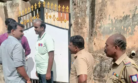 சம்பவ இடத்தில் போலீசார் விசாரணை நடத்தினர்.