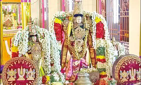 பொன்னப்பன், பூமிதேவியுடன் சிறப்பு அலங்காரத்தில் அருள்பாலித்த காட்சி.