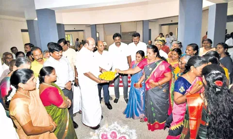 தஞ்சையில் ரூ.5 கோடியில் பூ மாலை வணிக வளாகம்