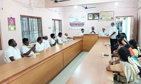 பேரூராட்சி மன்ற கூட்டம் தலைவர் சீனிவாசன் தலைமையில் நடந்த போது எடுத்த படம்.&nbsp;