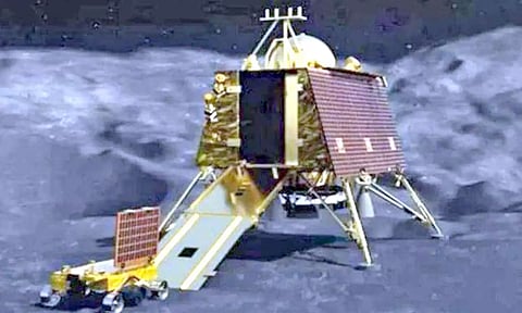 சந்திரயான்- 3 விண்கலத்தில் லேண்டர் கால்களை வலுவாக உருவாக்க திட்டம்- தரையிறங்கும் போது விபத்தை தவிர்க்க நடவடிக்கை