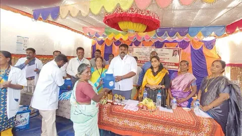முகாமில் விவசாயிகளுக்கு பரிசுகளை ராஜா எம்.எல்.ஏ. வழங்கிய காட்சி.