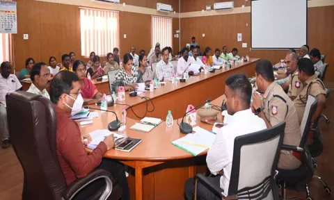 கள்ளக்குறிச்சி மாவட்ட கலெக்டர் அலுவலக கூட்டரங்கில் கலெக்டர் ஷ்ரவன் குமார் தலைமையில் வன்கொடுமை தடுப்புச்சட்டம் குறித்த விழிப்புணர்வு கூட்டம் நடைபெற்றது.