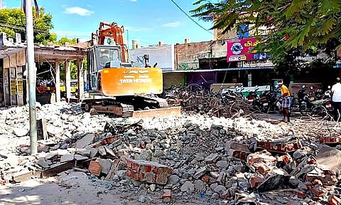 பஸ் நிலையம் விரிவாக்கப்பணிகள் தொடங்கியது