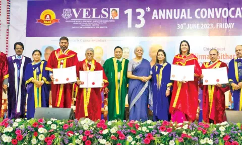 வேல்ஸ் பல்கலை கழக பட்டமளிப்பு விழா: மாணவர்களுக்கு பட்டங்களை வழங்கினார் மத்திய மந்திரி நிர்மலா சீதாராமன்