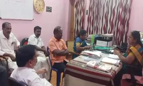 குழித்துறை நகராட்சியில் தலைவர்-கவுன்சிலர்கள் உள்ளிருப்பு போராட்டம்