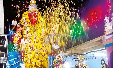 திருப்பூண்டி அருகேவாழ் முனீஸ்வரர் கோவிலில் தீமிதி திருவிழா