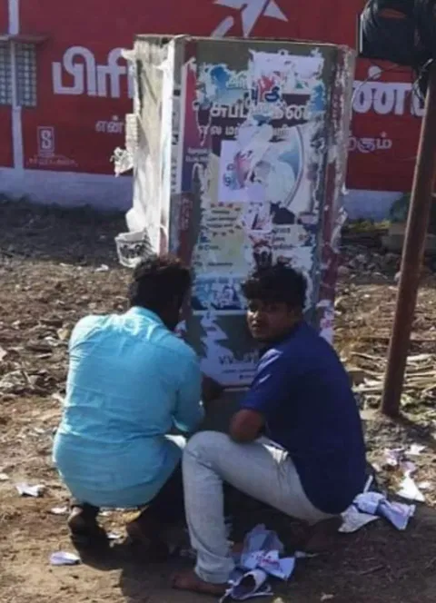 தி.மு.க.கல்வெட்டில் பா.ஜ.க.வினர் போஸ்டர்