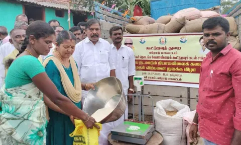 பர்கூர் மலைப்பகுதியில் நடமாடும் ரேசன் கடை