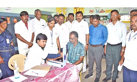 தமிழக அரசின் இலவச சிறப்பு மருத்துவ முகாம் நடைபெற்ற காட்சி&nbsp;