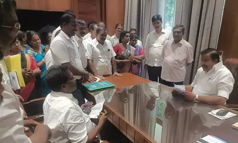 அமைச்சர் நேருவிடம் குமரி மாவட்ட பேரூராட்சி தலைவர்கள் கூட்டமைப்பு மனு