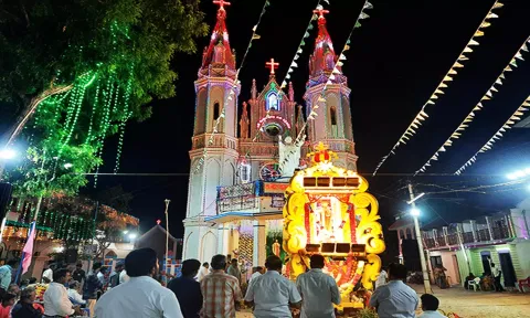 புனித தோமையார் ஆலய தேர்பவனி நடைபெற்றபோது எடுத்த படம்.
