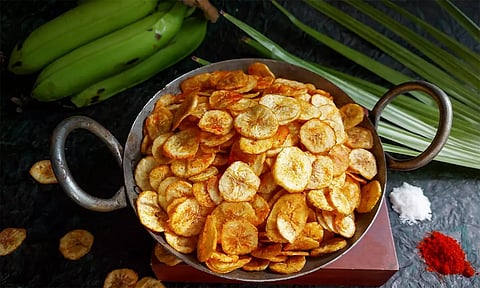 வாழைக்காயில் சூப்பரான சிப்ஸ் செய்யலாம் வாங்க...
