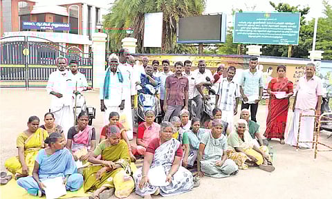 போராட்டத்தில் ஈடுபட்ட மாற்றுத்திறனாளிகள்.