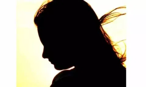 மசாஜ் சென்டர்களில் வாலிபர்களை மயக்கி விபசாரம்- 14 இளம்பெண்கள் மீட்பு