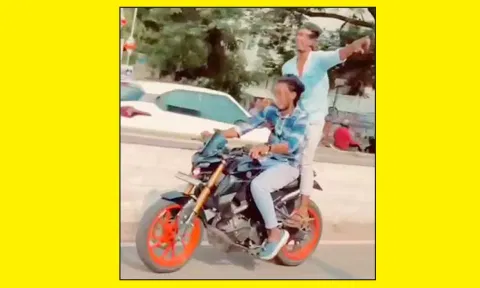 மதுரை நத்தம் பறக்கும் பாலத்தில் ஆபத்தான "பைக்" ரேசில் ஈடுபடும் இளைஞர்கள்