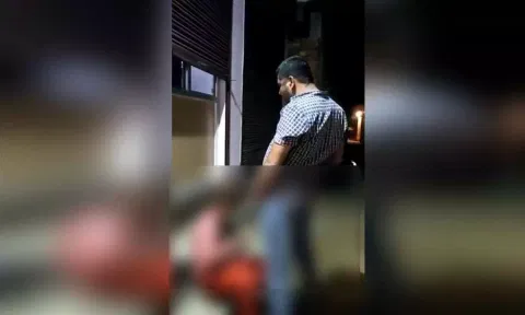 மத்திய பிரதேசத்தில் அதிர்ச்சி சம்பவம்.. போதையில் மனநலம் பாதித்த நபர் மீது சிறுநீர் கழித்த பாஜக பிரமுகர்