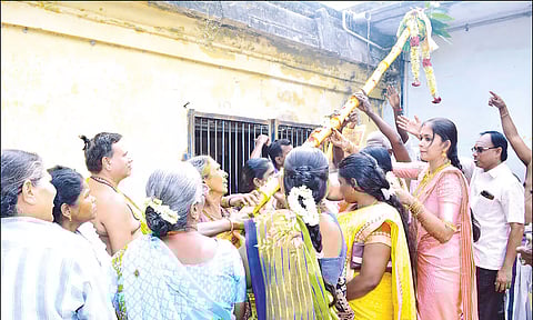 ஆடிப்பூர விழாவையொட்டி பாடலீஸ்வரர் கோவிலில் பந்தக்கால் நடும் நிகழ்ச்சி