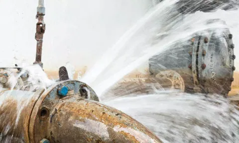 செங்கல்பட்டில் குழாய் உடைப்பால் குடிநீர் தட்டுப்பாடு- தரமான குழாய் அமைக்க கோரிக்கை