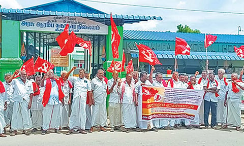 இந்திய கம்யூனிஸ்ட் கட்சி சார்பில் ஆர்ப்பாட்டம் நடந்தது.