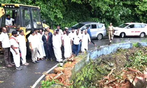 வால்பாறையில் மழையால் பாதிக்கப்பட்ட இடங்களை அமைச்சர் முத்துசாமி நேரில் ஆய்வு