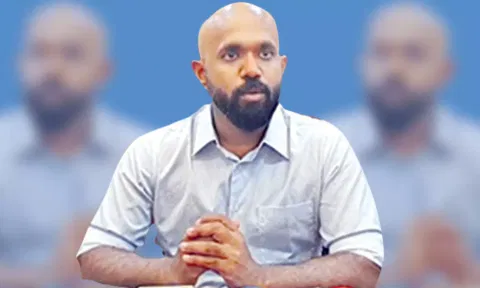 கலெக்டர் ஜானி டாம் வர்கீஸ்.