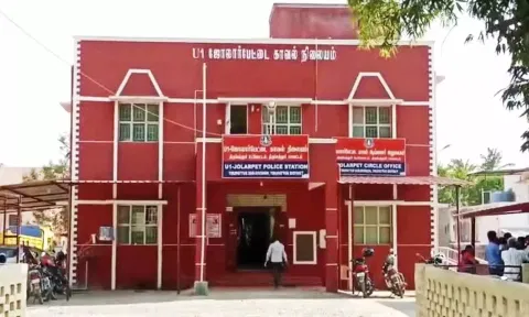 போலீசில் பாதுகாப்பு கேட்டு காதல் ஜோடி தஞ்சம்