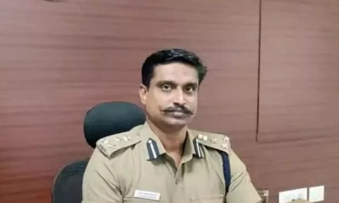 டி.ஐ.ஜி. விஜயகுமார் துப்பாக்கியால் சுட்டு தற்கொலை செய்தது எப்படி?- பாதுகாவலர் வெளியிட்ட பரபரப்பு தகவல்