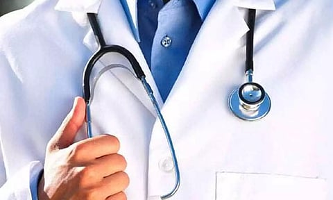 அரசு ஒதுக்கீட்டில் முதுநிலை மருத்துவ படிப்பை முடிக்கும் டாக்டர்களுக்கு குறைந்தபட்ச பணி காலம் 5 ஆண்டுகள் இருக்க வேண்டும்