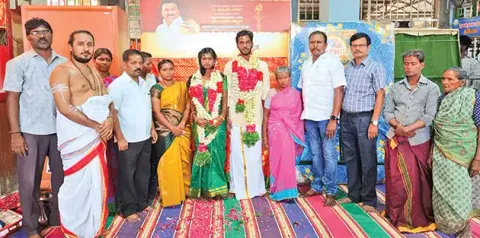 இலவச திருமணம் நடந்தபோது எடுத்த படம்.