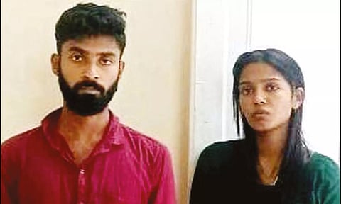 காதல் ஜோடி அகில்தேவ் - வினீஷா