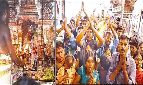 சனீஸ்வரருக்கு தீபாராதனை காண்பிக்கப்பட்டதையும், பக்தர்கள் தரிசனம் செய்ததையும் படத்தில் காணலாம்.