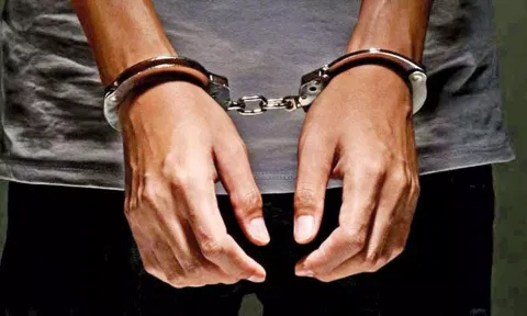 லாட்டரி விற்ற வாலிபர் கைது