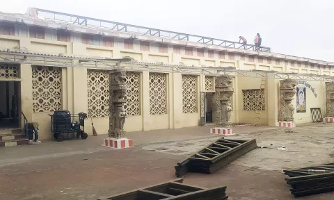 அன்னதான மண்டபம் புதுப்பிக்கும் பணி தீவிரம்