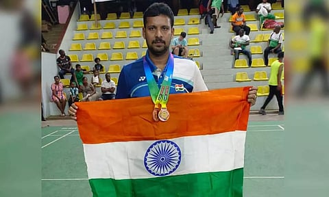 உகாண்டா நாட்டில் நடைபெற்ற பேட்மிண்டன் போட்டி: கல்பாக்கம் அணுமின் நிலைய ஊழியர் சாதனை