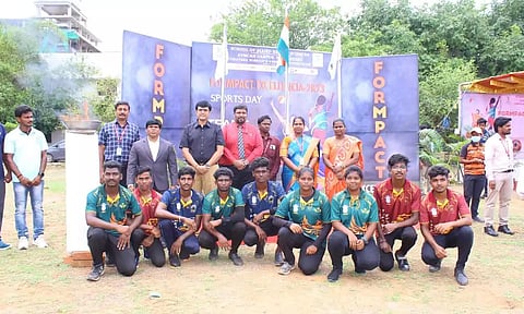 கிருமாம்பாக்கம் விநாயகா மிஷன் அலைடு ஹெல்த் சயின்ஸ் கல்லூரியில் விளையாட்டு திருவிழாவை டீன்.செந்தில்குமார் தொடங்கி வைத்தார். அருகில் பாடி பில்டர் சாம்பியன் பாஸ்கரன் மற்றும் பலர் உள்ளனர்.