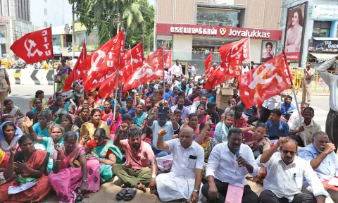 நாகர்கோவில் கலெக்டர் அலுவலகம் முன்பு - மார்க்சிஸ்ட் கம்யூனிஸ்டு கட்சியினர் மறியல்; 200 பேர் கைது