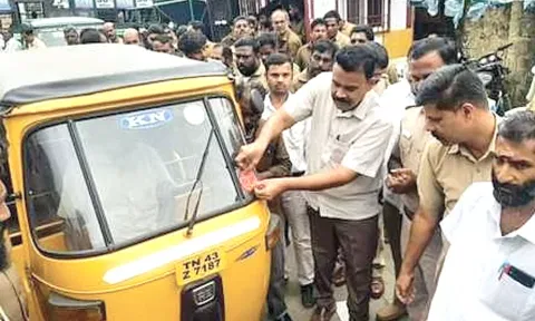 கூடலூரில் ஆட்டோக்களுக்கு ஸ்டிக்கர் ஒட்டும் பணி தொடங்கியது