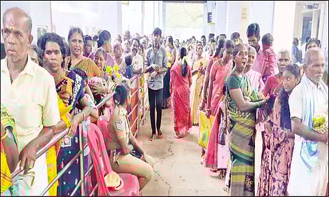 குரங்கணி முத்துமாலை அம்மன் கோவில் கொடை விழா:  திரளான பக்தர்கள் சாமி தரிசனம்