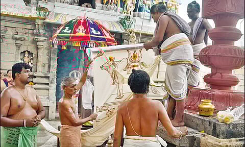 வேதாரண்யேஸ்வரர் கோவிலில் ஆடிப்பூர விழா கொடியேற்றத்துடன் தொடங்கியது