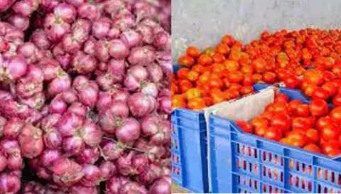 நாமக்கல் உழவர் சந்தைகளில்தக்காளி, சின்ன வெங்காயம் விலை சரிவு