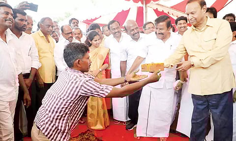 கூவம் ஆற்றின் குறுக்கே உயர் மட்ட மேம்பாலங்கள் அமைக்கும் பணி- கே.என்.நேரு, மா.சுப்பிரமணியன் தொடங்கி வைத்தனர்