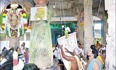 கொடியேற்றப்பட்ட போது எடுத்த படம்.(உள்படம்: சிறப்பு அலங்காரத்தில் பெரியநாயகி அம்மன்)