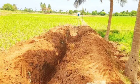 பொதுப்பணித்துறையினர் அகற்றிய ஆக்கிரமிப்பு பகுதி.