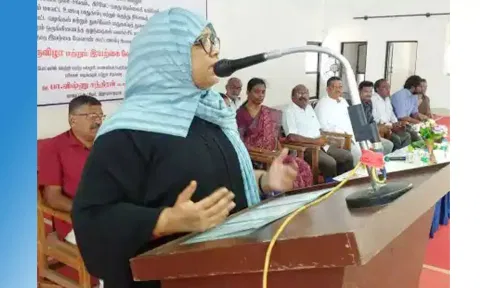 கீழக்கரை தாசிம் பீவி அப்துல் காதர் மகளிர் கல்லூரியில் நடந்த பாரம்பரிய உணவு திருவிழாவில் கல்லூரி முதல்வர் சுமையா பேசினார்.