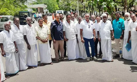 அமைதி பேச்சுவார்த்தைக்கு வந்த விவசாயிகள்.