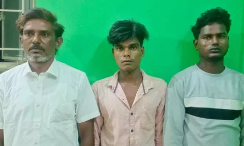 கைது செய்யப்பட்டவர்களை படத்தில் காணலாம்.