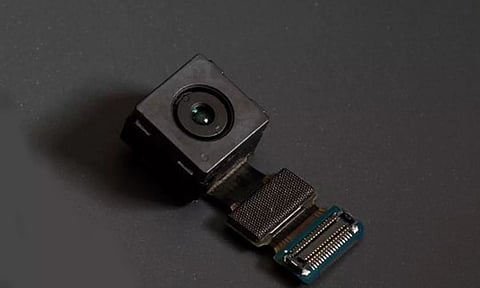 ஓட்டல் அறையில் ரகசிய கேமரா- காதல் ஜோடி அலறியடித்து ஓட்டம்